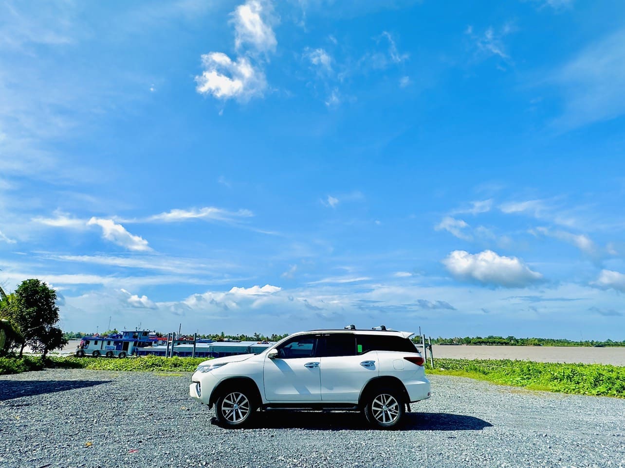 Xe đi tour du lịch